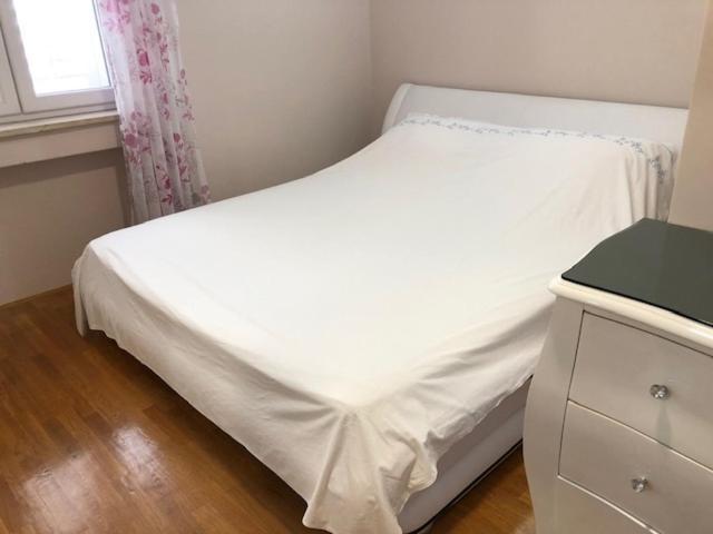 Bedroom With Bathroom Shower Сплит Экстерьер фото